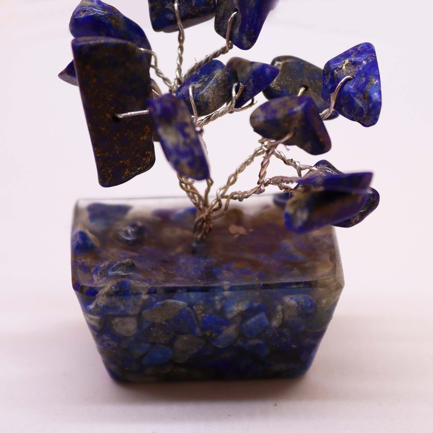 Mini árbol de piedras preciosas sobre base de orgonita - Sodalita (15 piedras)