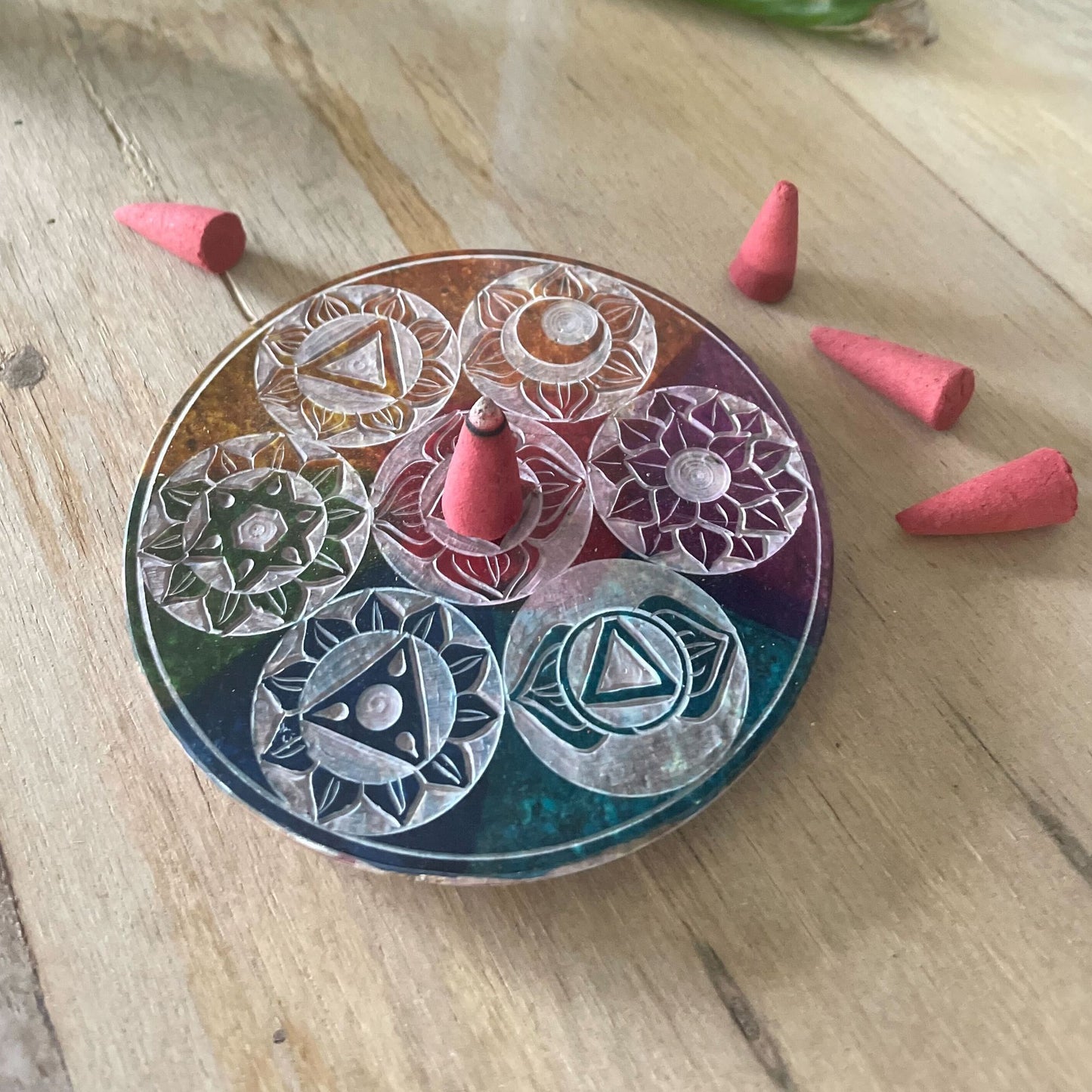 Porta Incienso de Cono en Disco de Esteatita 10 cm – Siete Chakras