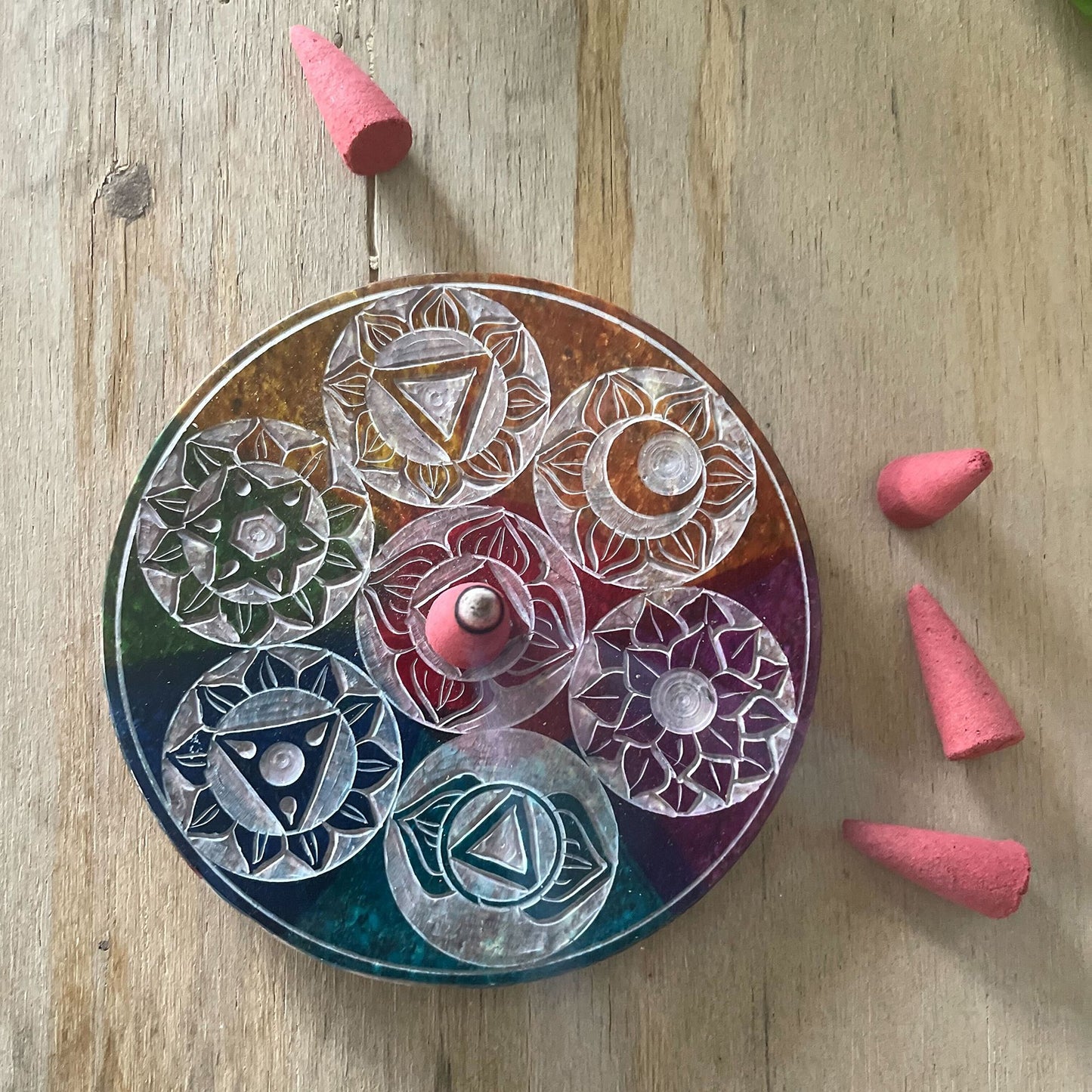Porta Incienso de Cono en Disco de Esteatita 10 cm – Siete Chakras