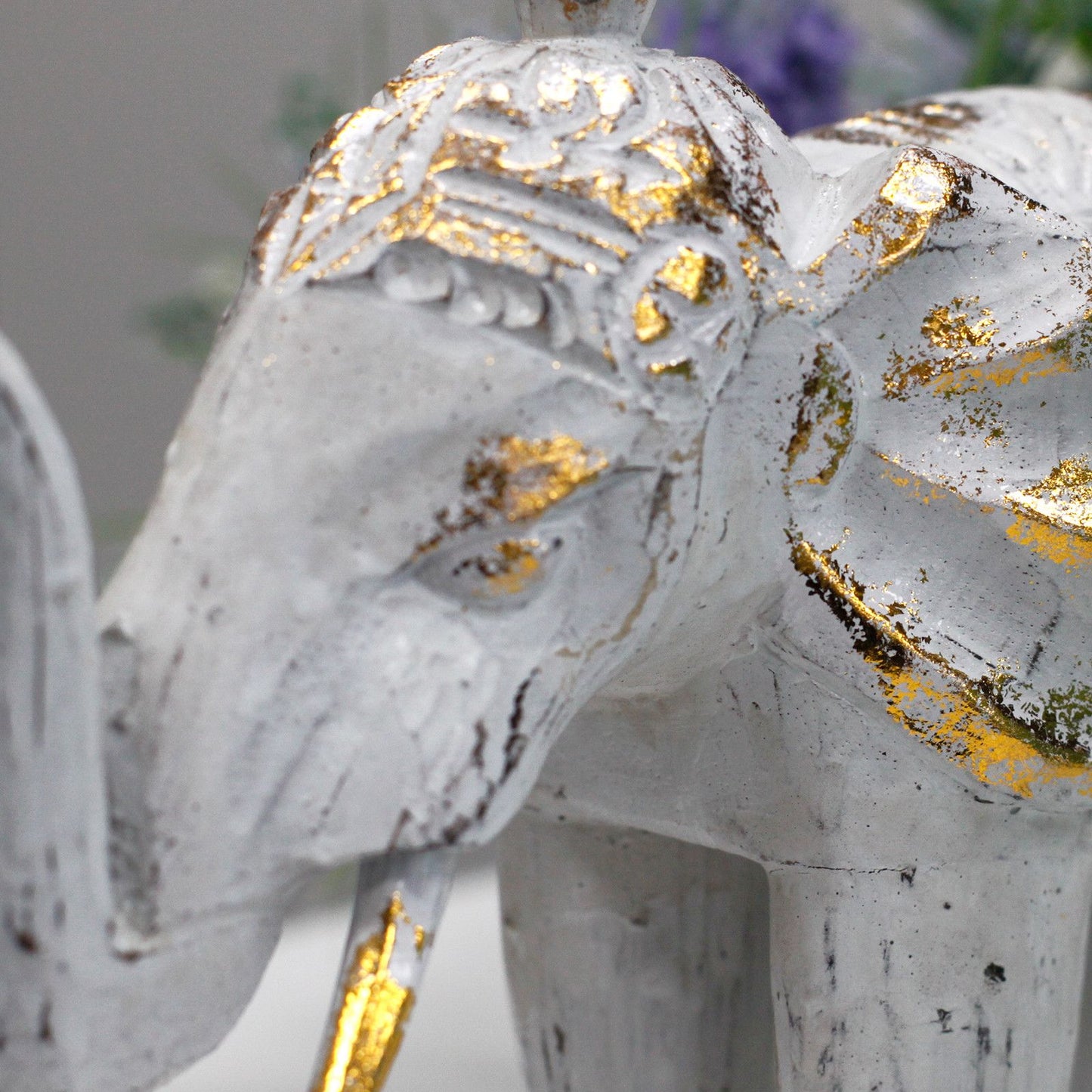 Elefante Tallado en Madera - Oro Blanco