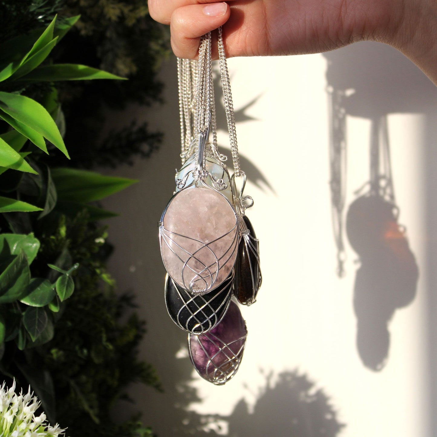 Collar de Piedras Preciosas Envueltas en Cascada - Ónix Negro en bruto