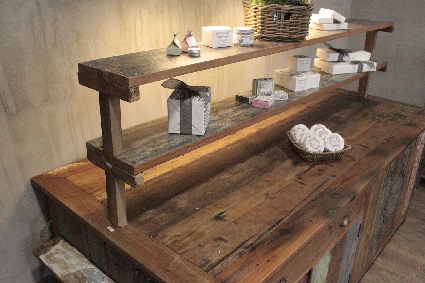 Mesa de exhibición central 207x97x80cm