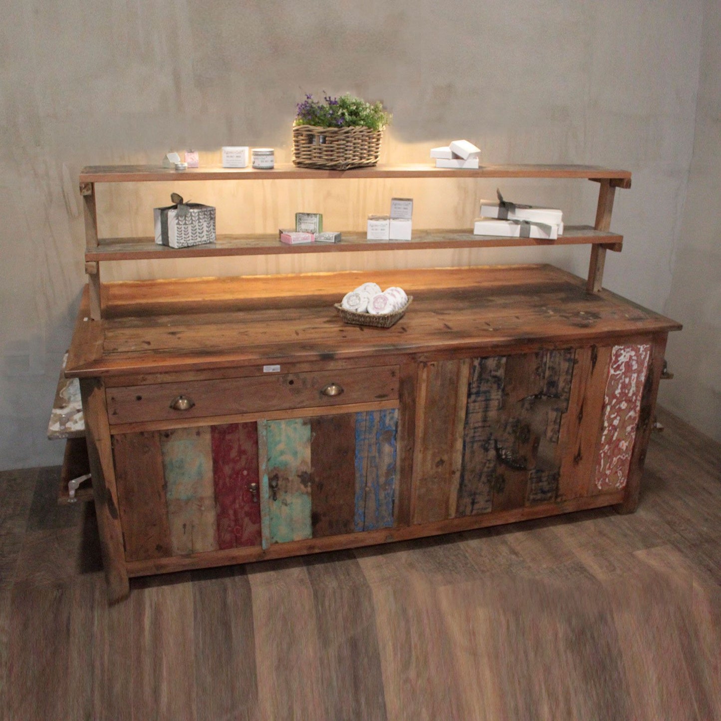 Mesa de exhibición central 207x97x80cm