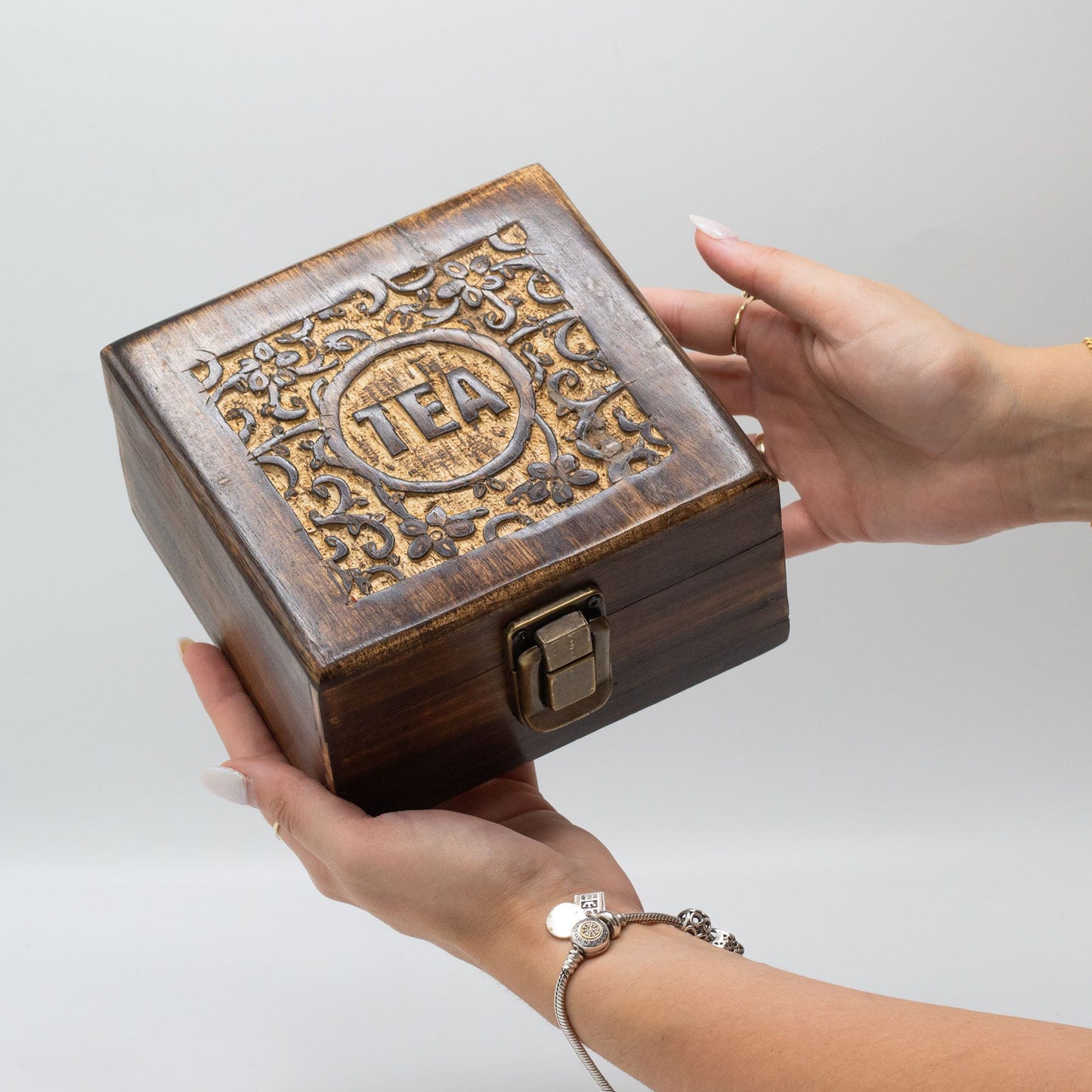 Caja de té tallada  (4 compartimentos)