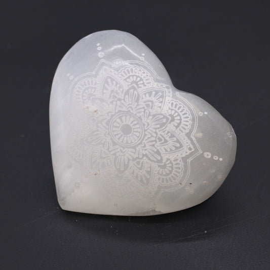 Corazón de selenita - 7-8cm - Mandala Grabada